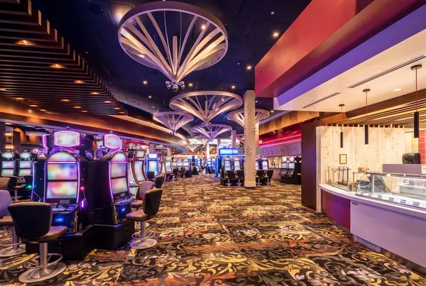 Salle de jeu et comptoir à glaces du Club Regent